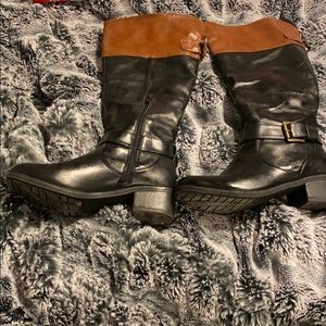 Rampage size 6m. Tall boots.
